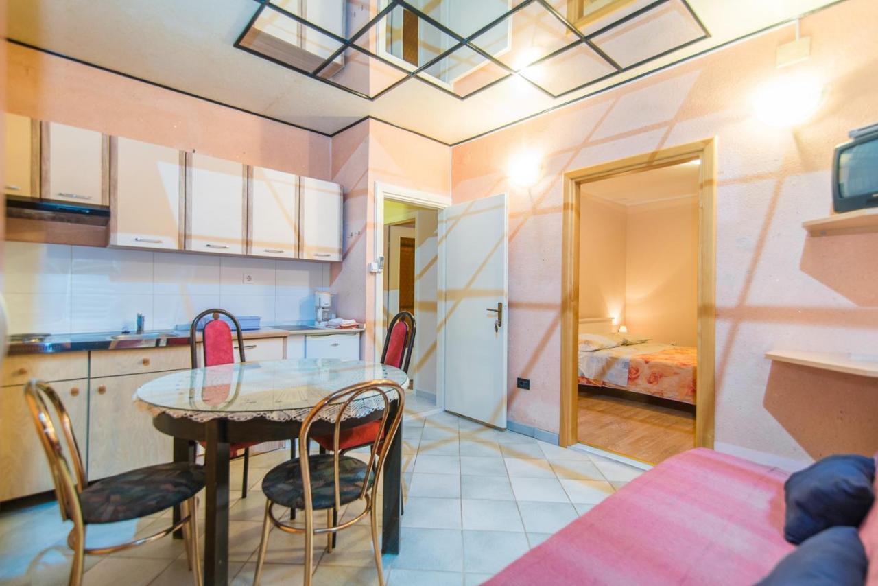 Apartment Vilma Funtana Buitenkant foto