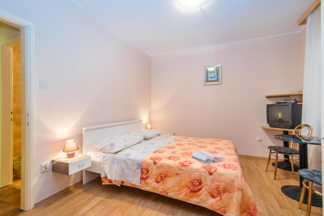 Apartment Vilma Funtana Buitenkant foto